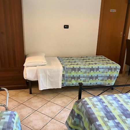La Terrazza Otel Peschiera del Garda Dış mekan fotoğraf