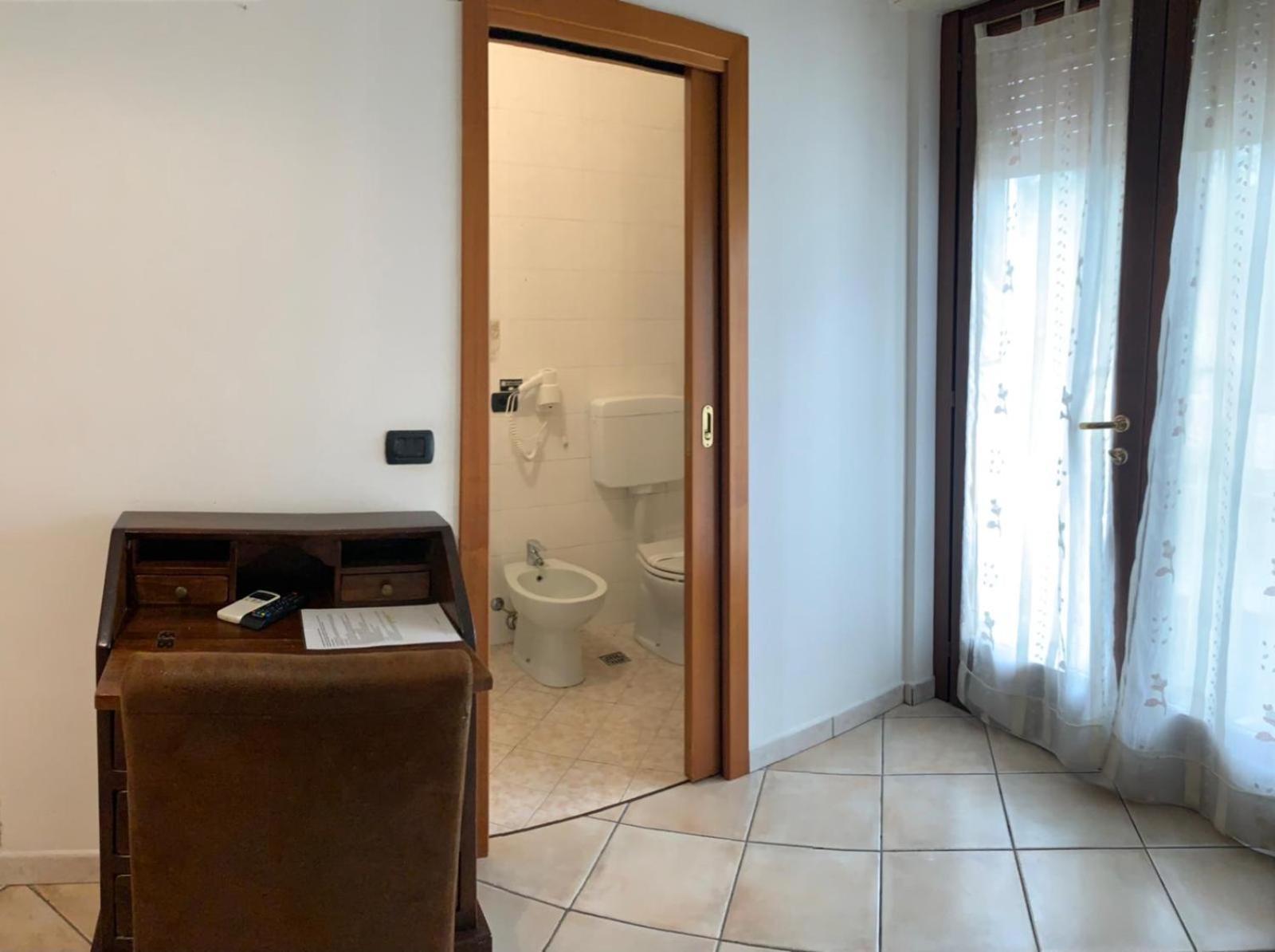 La Terrazza Otel Peschiera del Garda Dış mekan fotoğraf