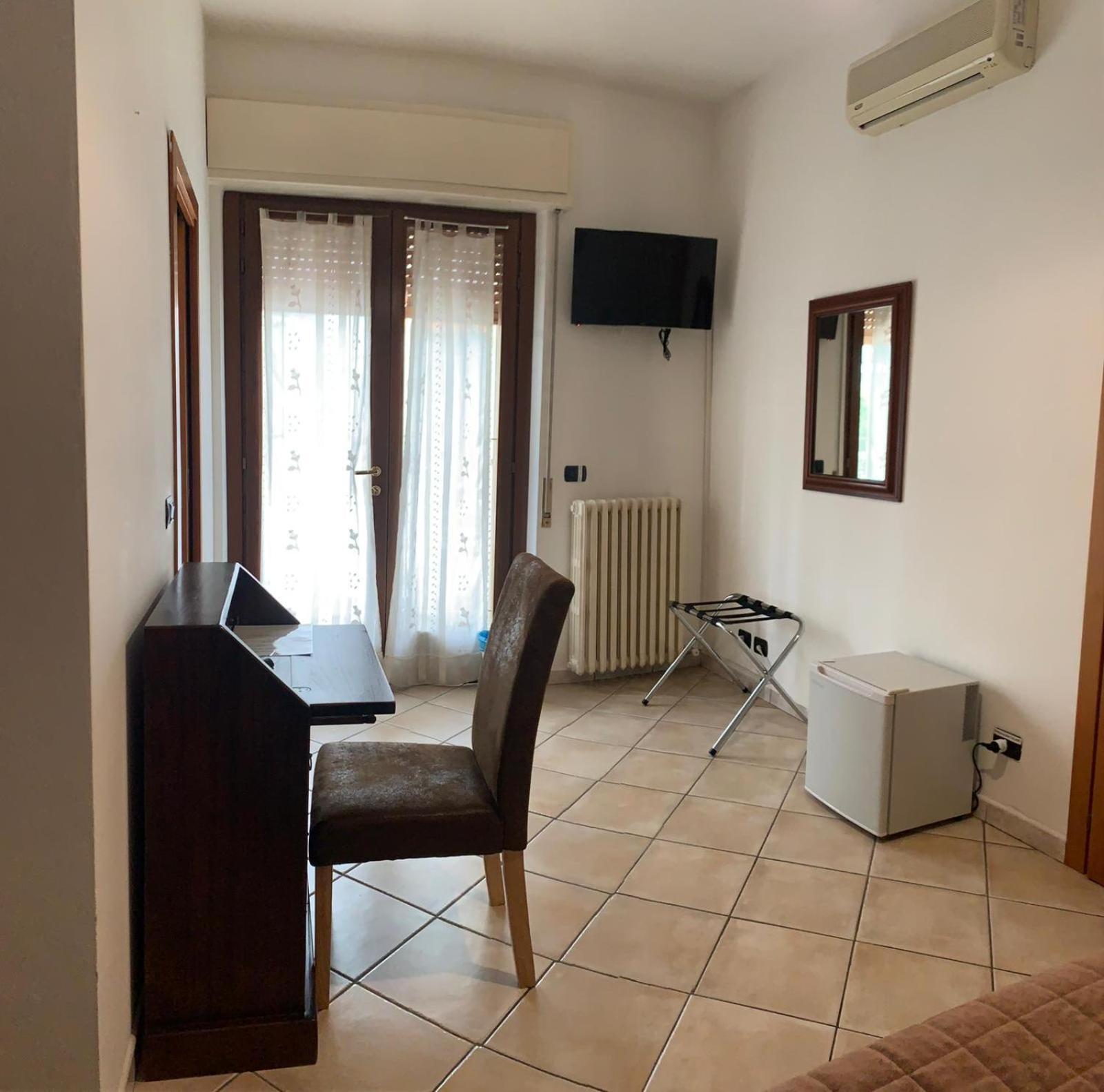 La Terrazza Otel Peschiera del Garda Dış mekan fotoğraf